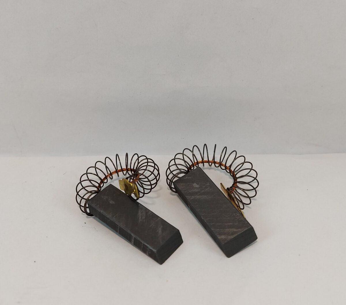 Juego de carbones para motor Ariston / Longvie / Drean Gold - Imagen 2
