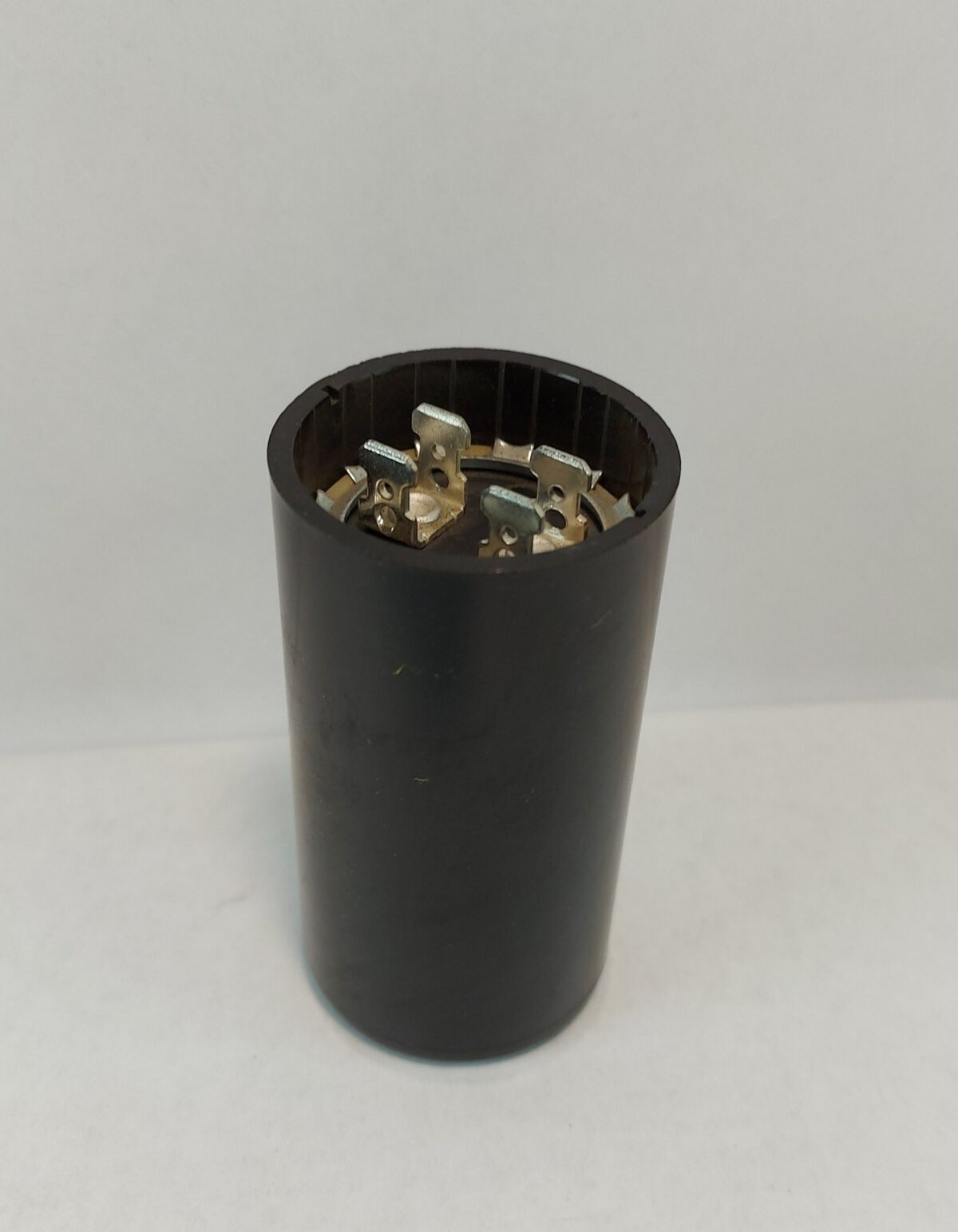 CAPACITOR DE ARRANQUE 170-200µF 110V - Imagen 2