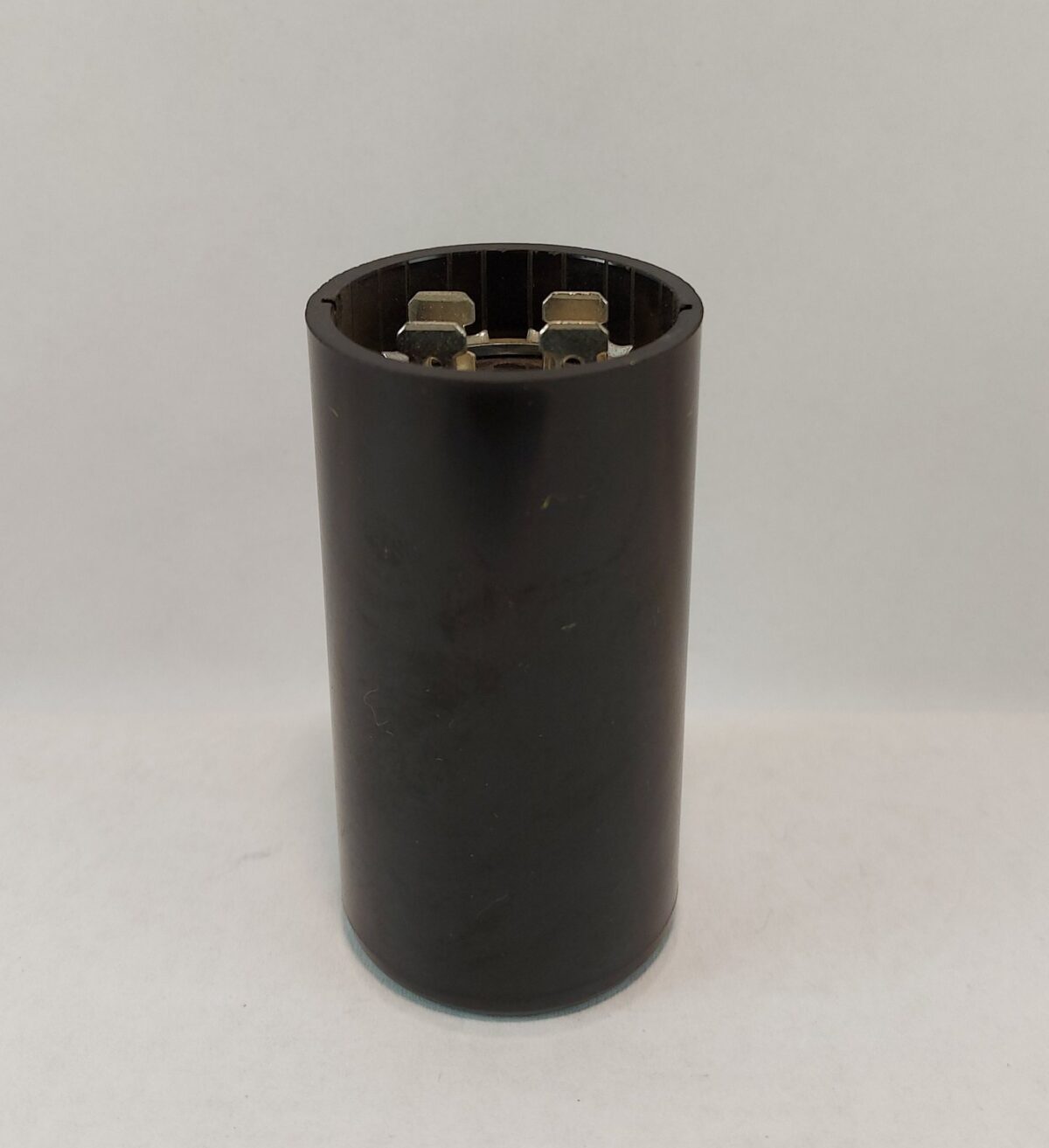 CAPACITOR DE ARRANQUE 170-200µF 110V - Imagen 3