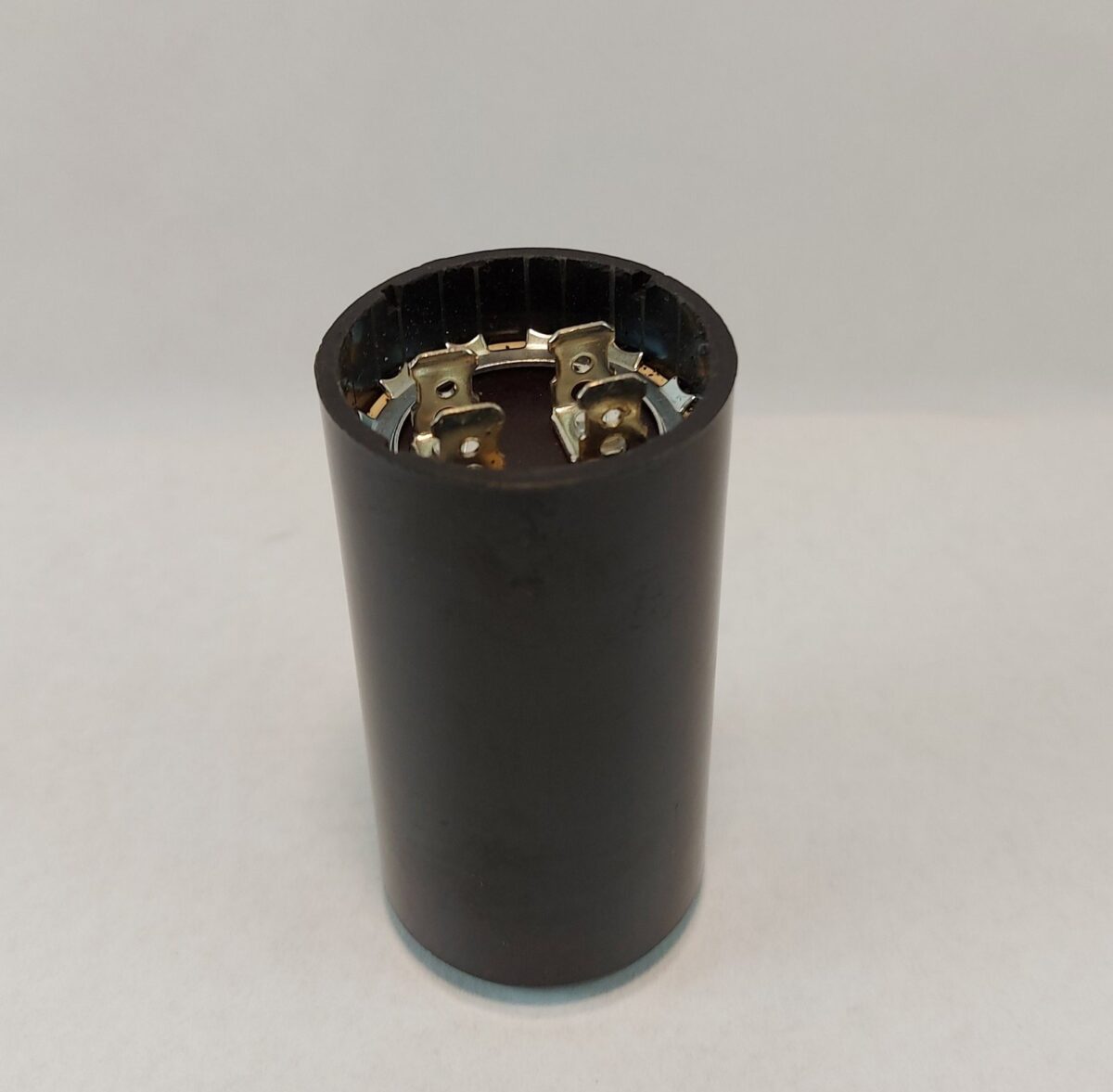 CAPACITOR DE ARRANQUE 310-350µF 110V - Imagen 2