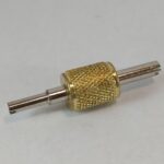 Llave para remover óvulos corta