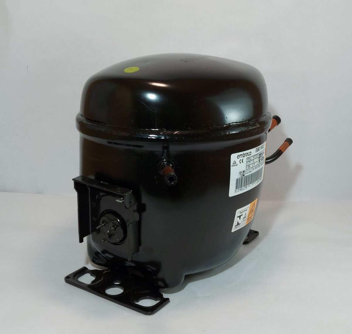 Compresor Embraco EGAS100CLP R600a 1/3HP 220V - Imagen 2