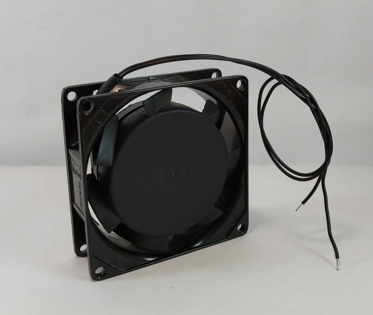 FORZADOR 80X80X25 mm TIPO BUJE 220v 0.08A 2300RPM - Imagen 2