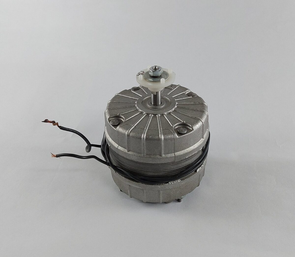 motor250 dos rodamientos EJE F c/adaptador s/base - Imagen 2