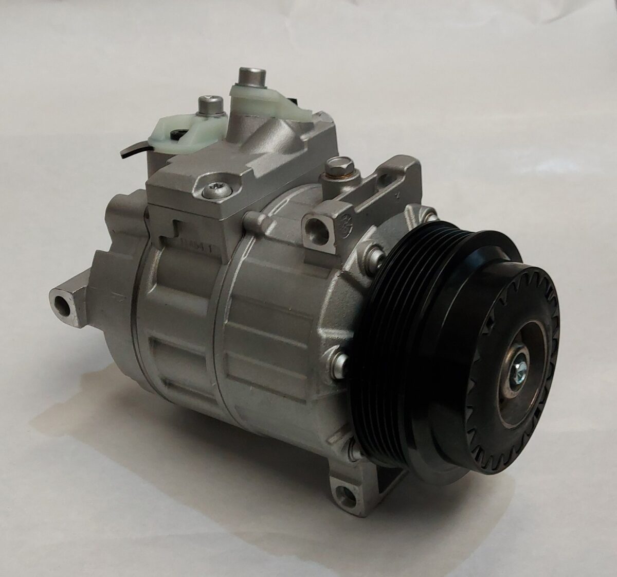 Compresor Mercedez Benz Sprinter -ND- Valeo 6PK 12v - Imagen 3