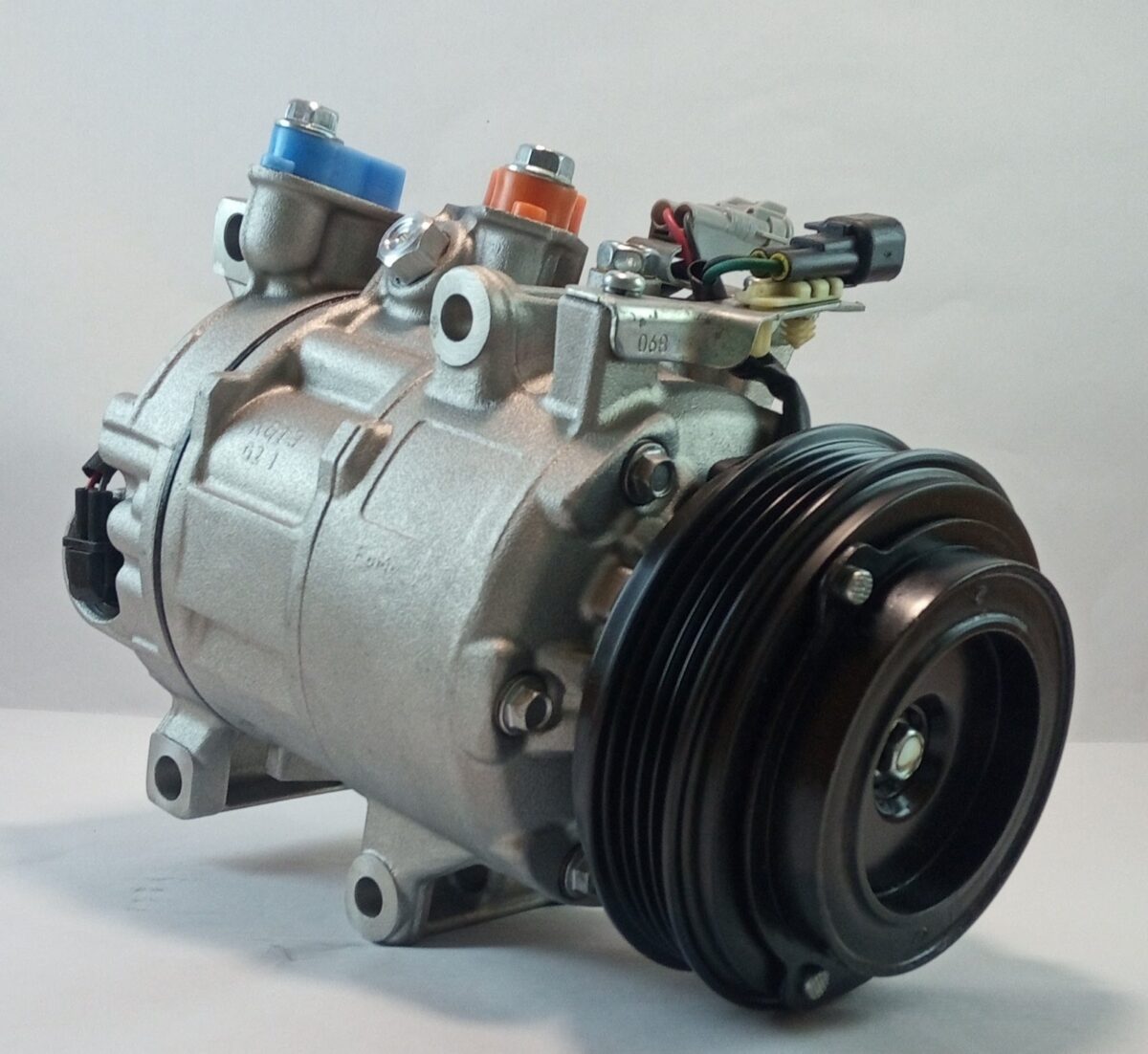 Compresor Ford Focus Linea Nueva DKS 4PK  12V - Imagen 3