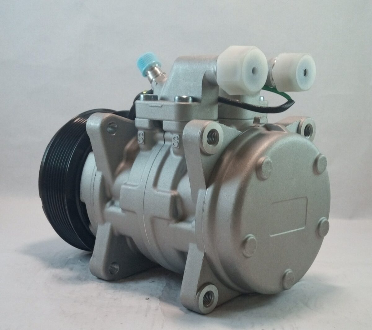 Compresor Universal Denso ND 10P 15 8PK 24v - Imagen 3