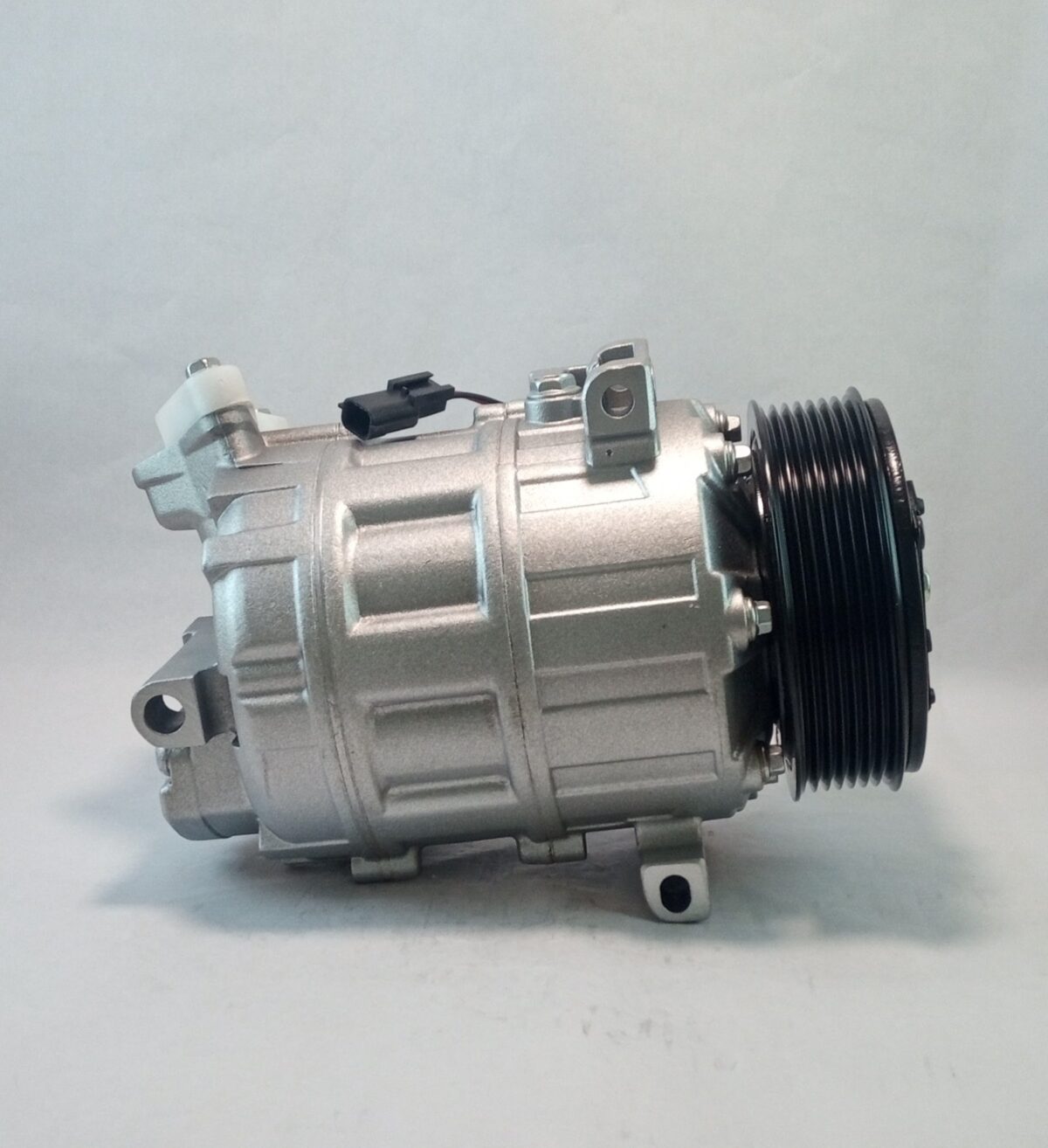 Compresor Renault Master Linea Nueva Denso DCS17 7PK 12v - Imagen 2