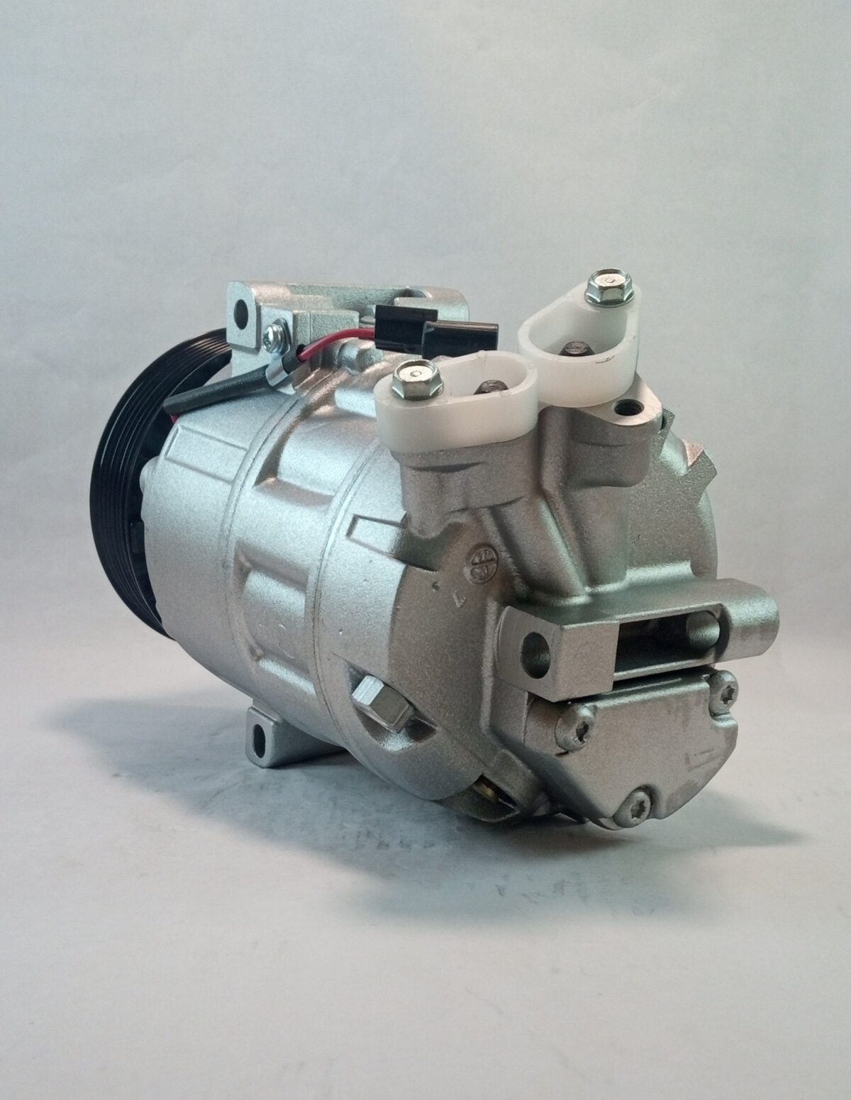 Compresor Renault Master Linea Nueva Denso DCS17 7PK 12v - Imagen 4
