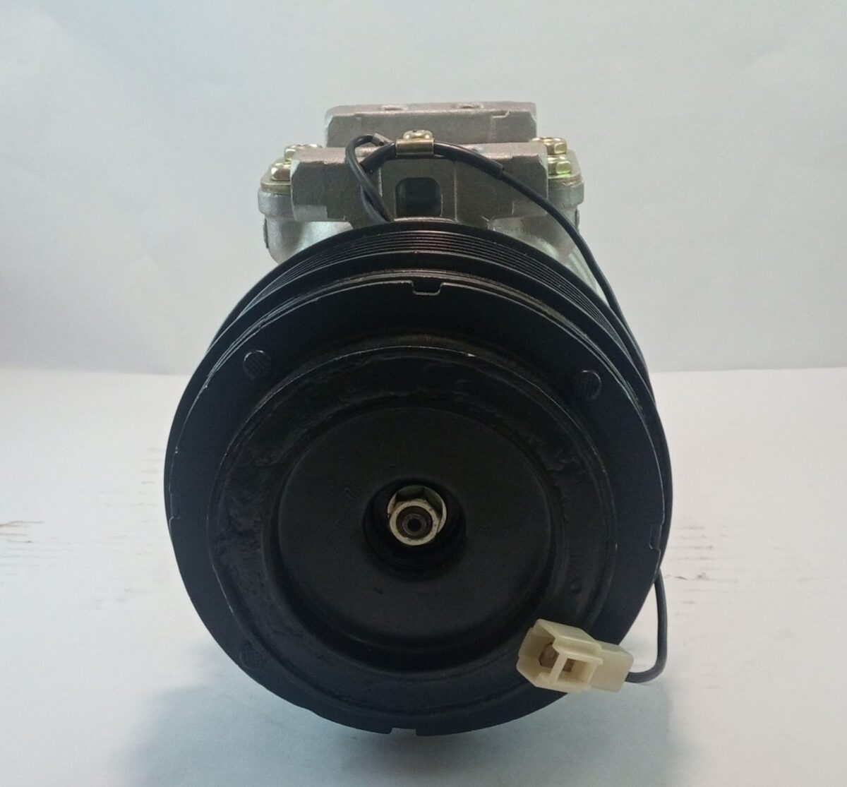 Compresor ND 10P 15C 8PK 12v - Imagen 1