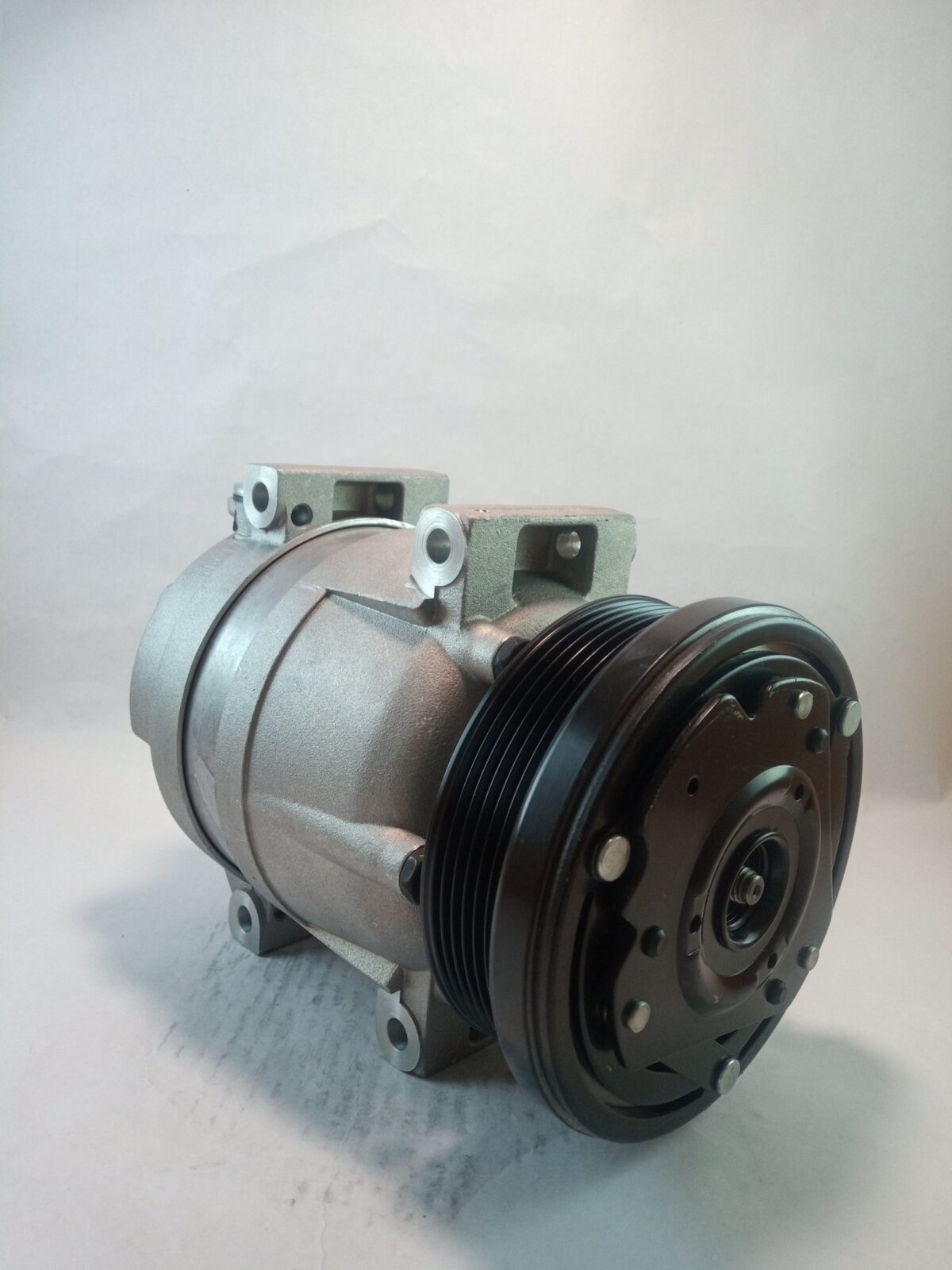 Compresor Chevrolet Aveo Delphi V5 6PK 12v - Imagen 2