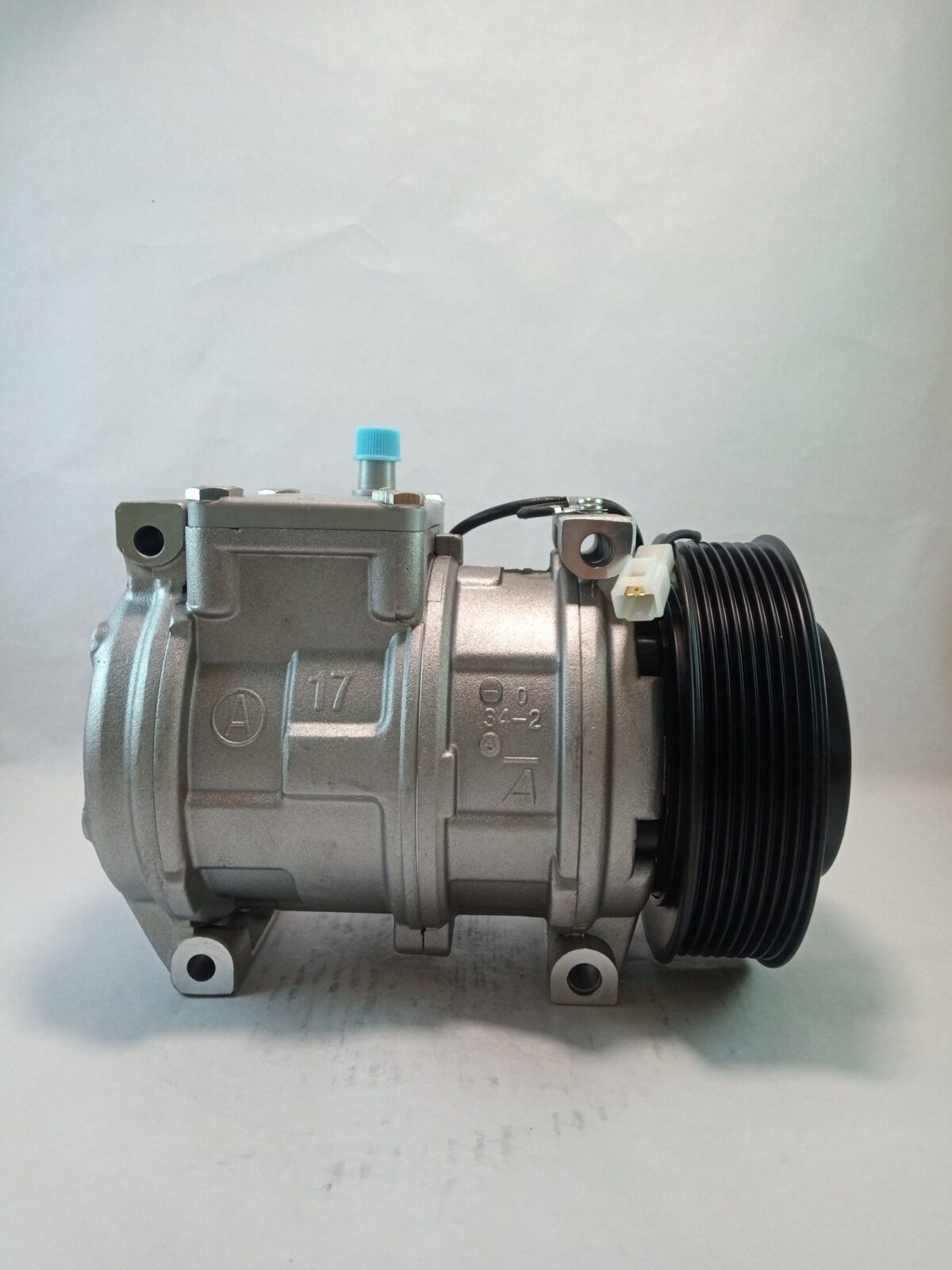 Compresor John Deere ND 10PA 17C 8PK 12v - Imagen 2