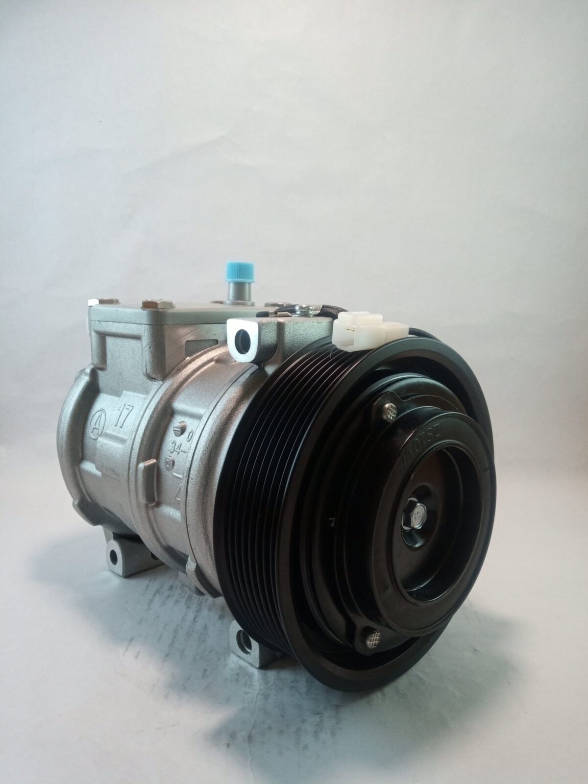 Compresor John Deere ND 10PA 17C 8PK 12v - Imagen 3