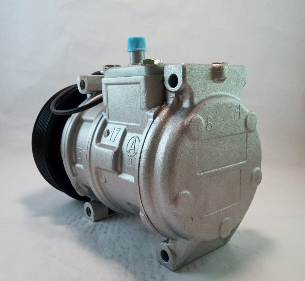 Compresor John Deere ND 10PA 17C 8PK 12v - Imagen 4